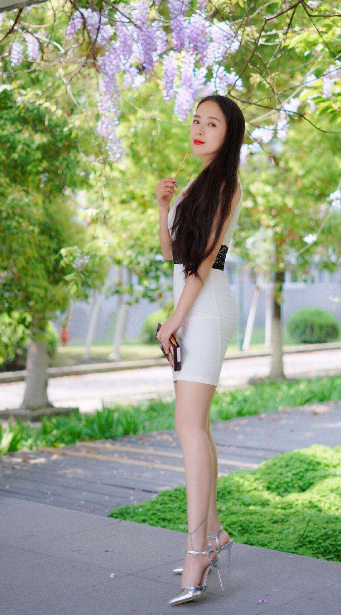 街拍: 尽情秀出自己的大长腿和好身材, 图3的两个小姐姐都很有魅