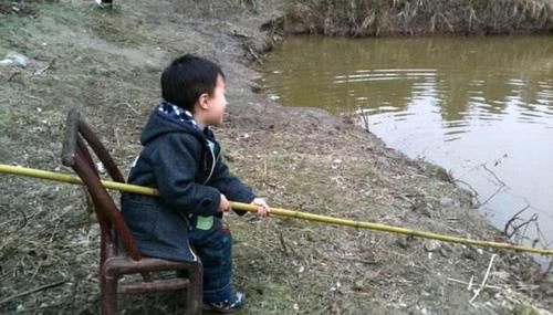  [钓法]刚入门的钓鱼新手，如何选渔具，饵料，使用什么钓法？