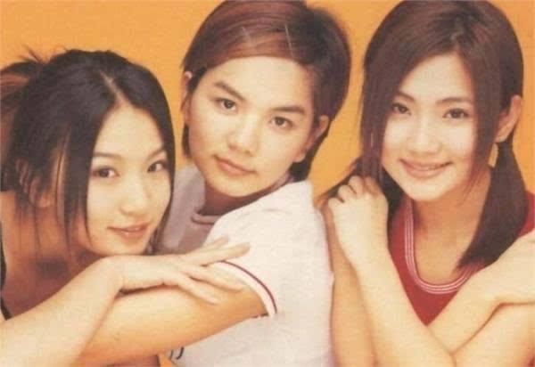 网传ella出走华研，SHE要解散!Hebe现身力破谣言还称要掐死她