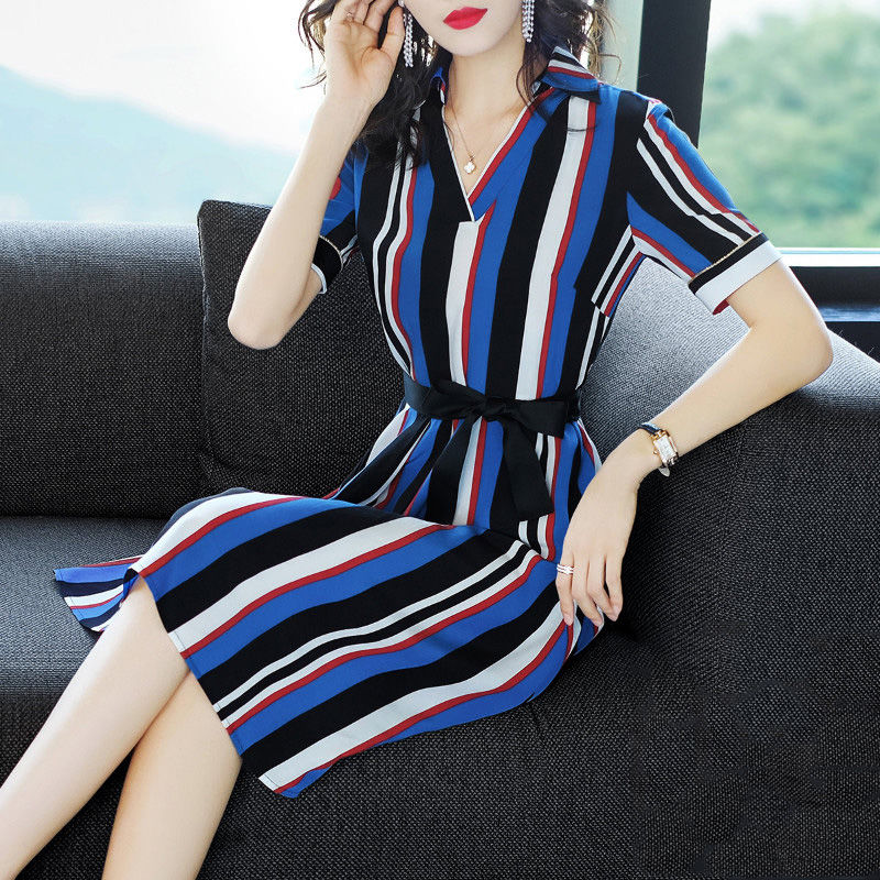 45老婆穿上:“蜂腰”连衣裙，性感有气质，美的都不敢认