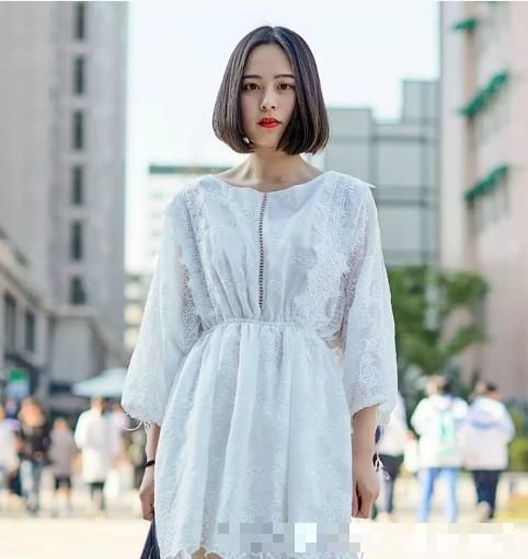 美女■街拍：柔情似水的美女,个个丰姿绰约、美丽动人！