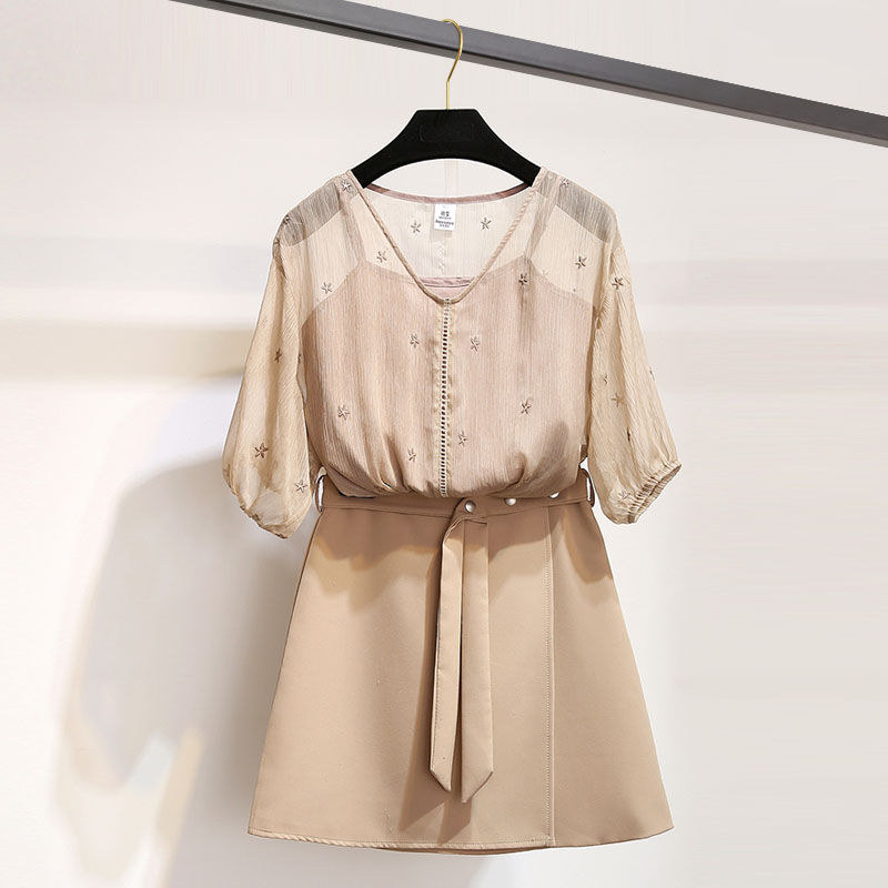 媳妇今年都47了，但没人喊她叫阿姨，就这样穿，美的势不可挡