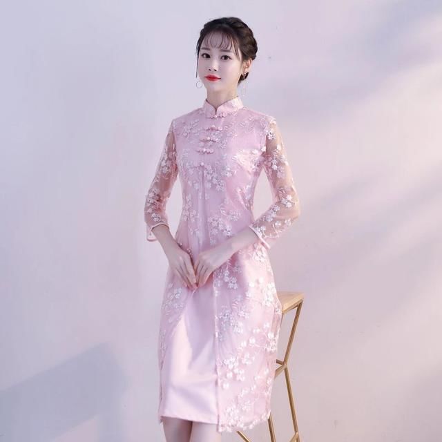 百搭的范儿,靓丽清艳,一袭蕾丝旗袍中国风!