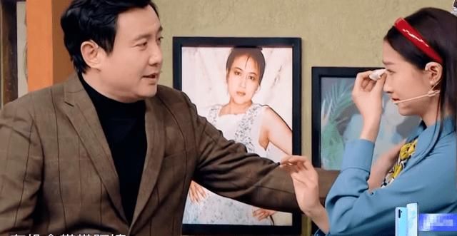  『令人感动』关晓彤晒儿时与母亲合影发文：希望妈妈永远不变老！内情令人感动