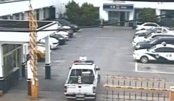 自投罗网|一女子酒后驾车“自投罗网”,报警人秒变嫌疑人?