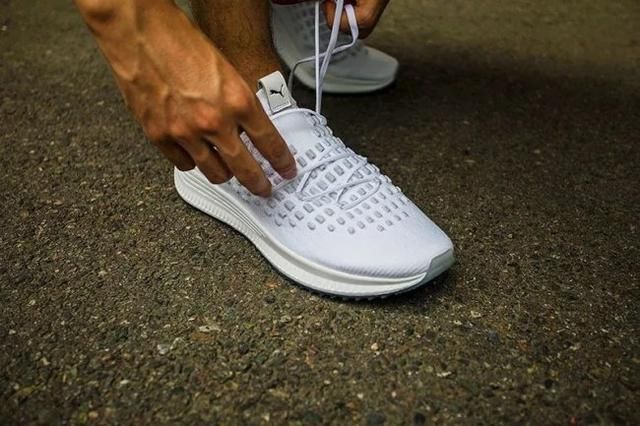 论上脚回头率和可玩性，这双新鞋我给 100 分！