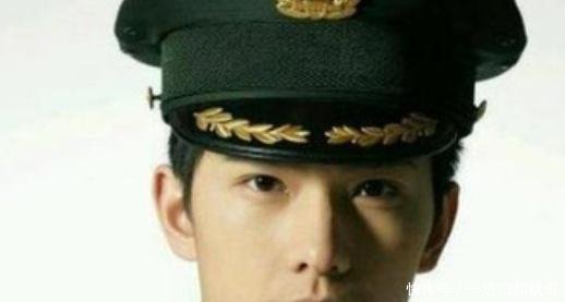 哪类家庭有资格挂光荣牌，光荣牌应挂在哪需注意两点，别挂错了