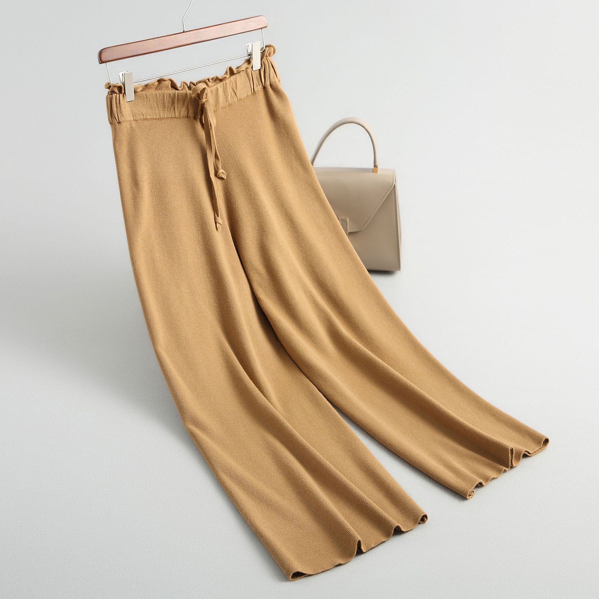 老婆去北方出差回来，就把旧裙子都扔了，穿上这些，别说还真洋气