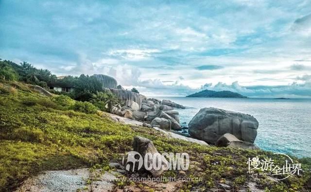 海边的迪丽热巴晒不黑又不脱妆，清凉