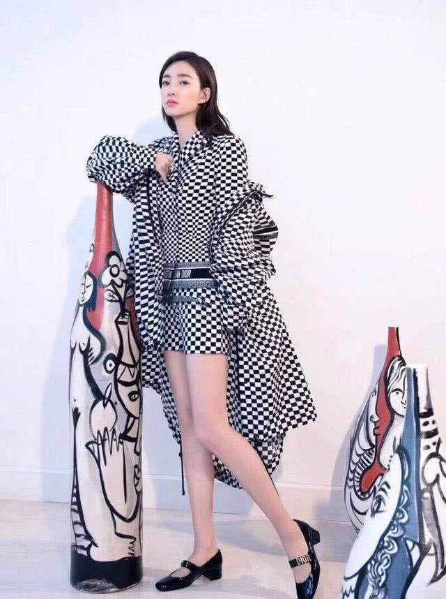  【還是】白色运动鞋最后還是被它替代了，时尚潮流舒服又显高，150女生都动了心