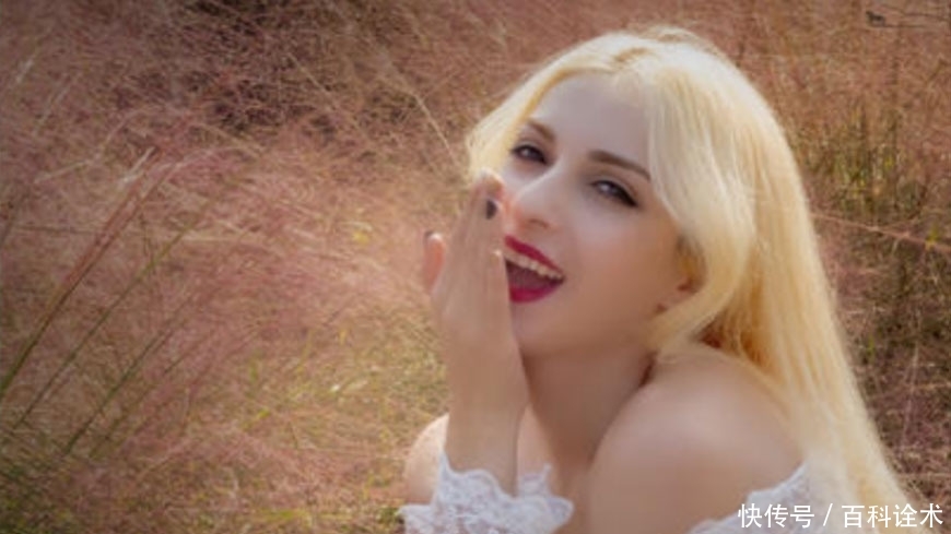 这个亚洲小国物价比越南低，美女遍地盛产超模，月薪5000能玩一月