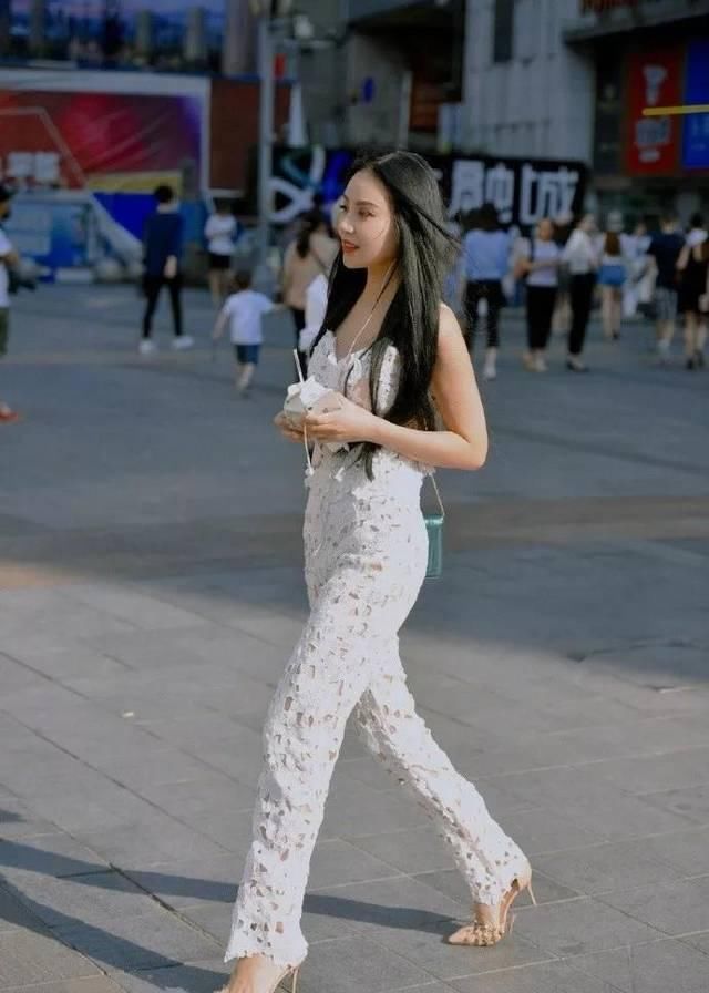  【气质】女生搭配高跟鞋，展现出优雅又自然的气质
