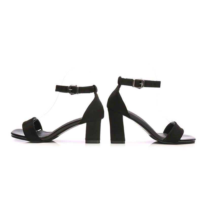 太美了、太美了!今夏流行的罗马凉鞋，让你的玉足白嫩又迷人