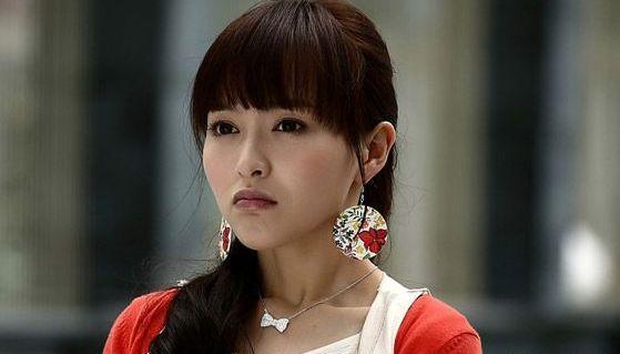 杨颖留空气刘海，唐嫣留空气刘海，郑爽留空气刘海，差别有点大！