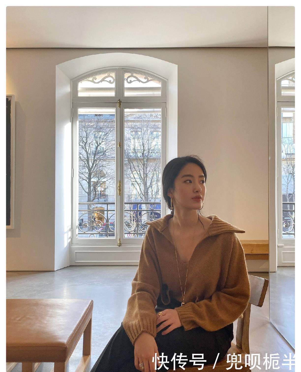 裸色■裸色短T黑色健身裤,大秀小蛮腰!,27岁杨采钰晒健身照