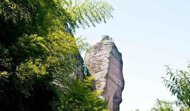 同处■中国最“奇怪”丹霞景观,一阴一阳同处一山,风景中藏着三绝!