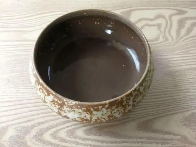  『简直』只用水不用土的植物，一片叶子就开花，简直太神奇了！