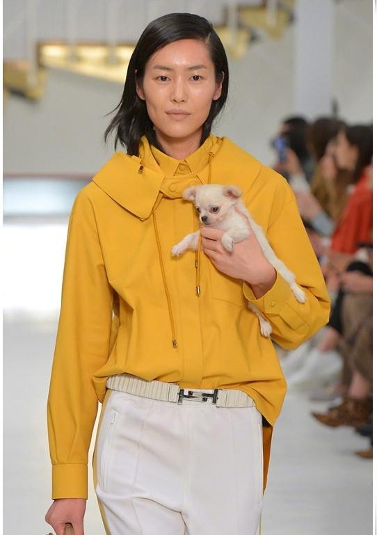 看过刘雯这个裸妆，我再也不想化妆了，网友:难怪刘诗诗要捂着嘴