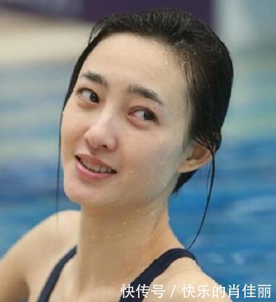 本以为李沁的素颜够美了，没想到她更迷人，不敢相信她没化妆