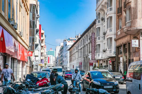 法国在非洲建立一座“欧洲城市”,穷人富人分开住,但经济发达