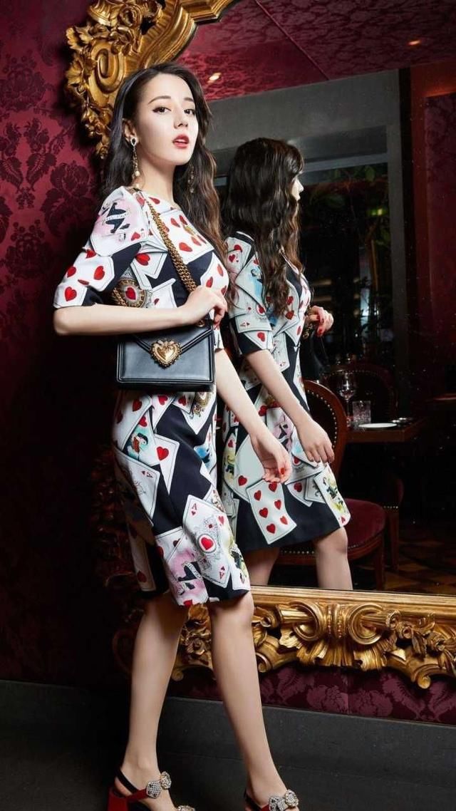 快丢掉短裤！这个夏天跟着热巴穿花裙立马变身性感撩人的小女人！