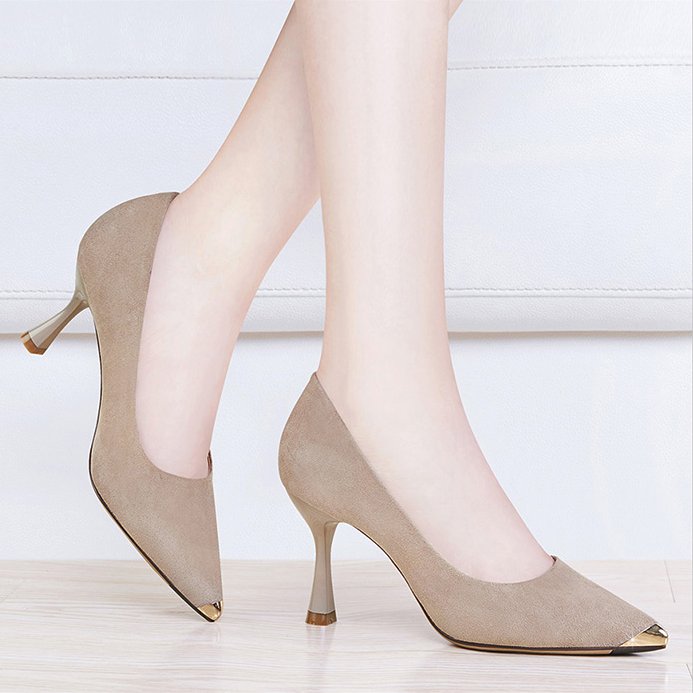 80后女人别整天穿小白鞋蹦跶，多穿这种气质款高跟鞋才有女人味