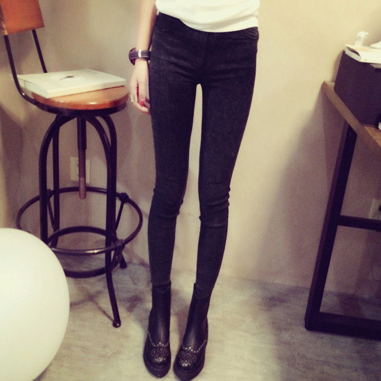 姑娘，你的打底裤过时了，今秋流行这样穿，连背影都美爆了