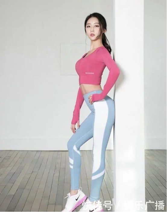 穿起打底裤的小姐姐，竟然让人感受到了温润如玉的气质！