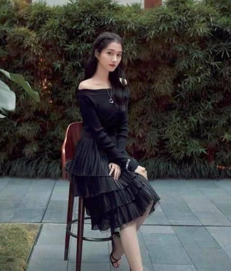  气质：这种女明星骨架大还并不是仍然美，张雨绮妖而脱俗，巩俐一直内置气质