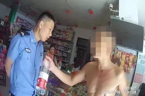 【集打斗争】男子报警称矿泉水有毒,真相竟然是……