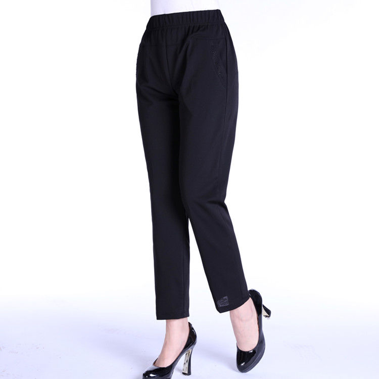 秋天了，裙子再美也别买，瞧瞧如今刚出炉的妈妈裤，真美