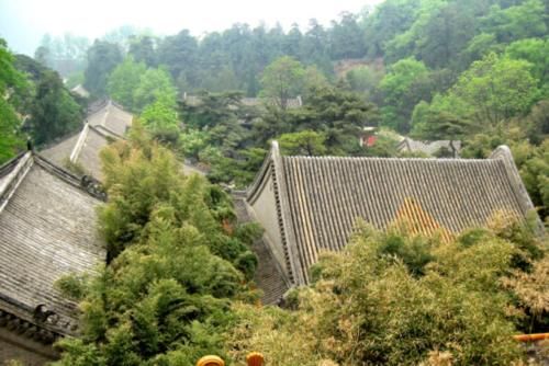 这座寺庙地位高过少林寺，武警站岗守卫，距今约1700年！