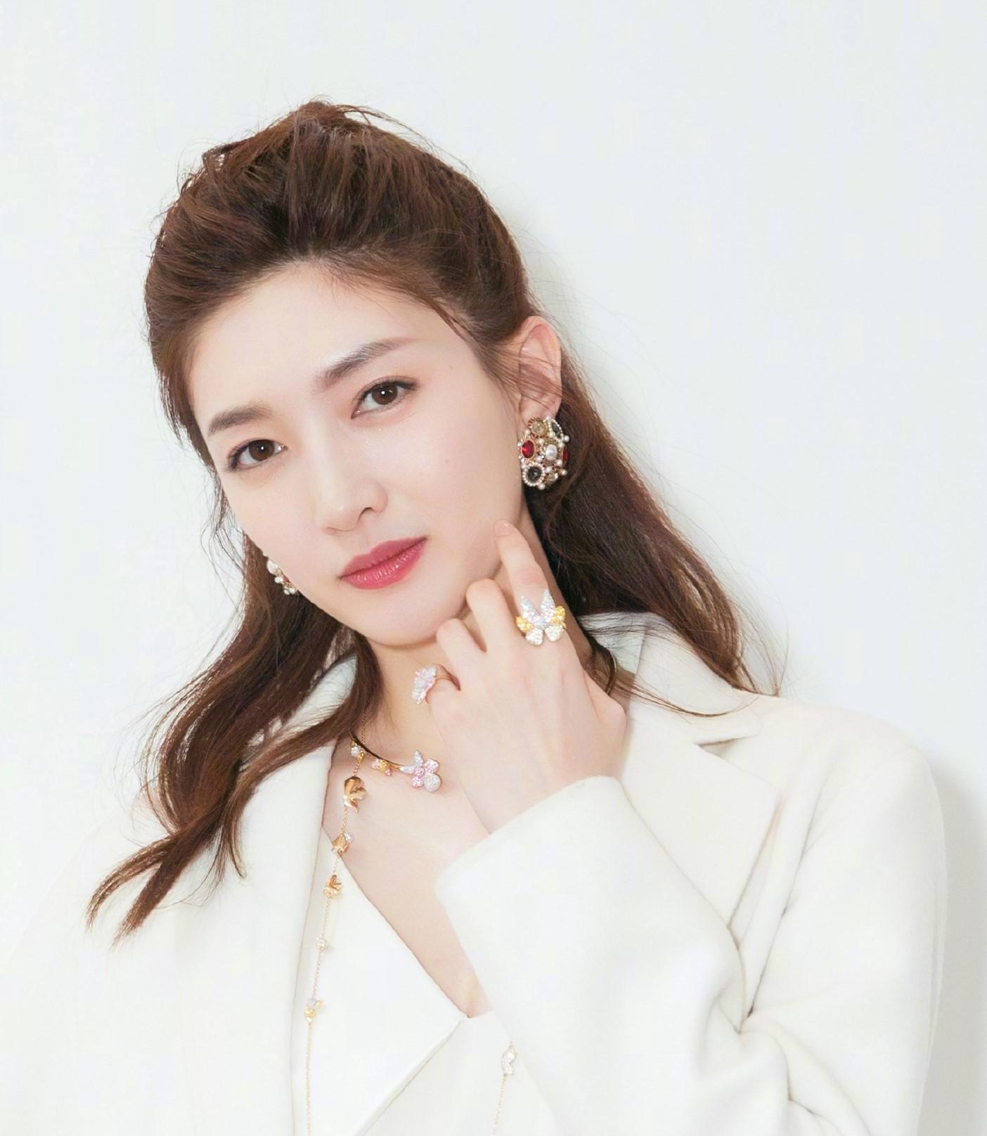 以为娜扎、景甜的大耳环够美, 结果被宋茜和杨幂的造型帅一脸!