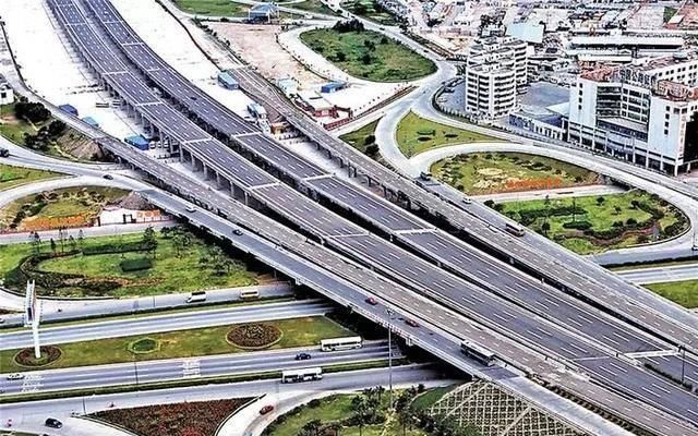  排队■被藏40年的春运偷拍照：那一年，我排队到通宵，那一年…