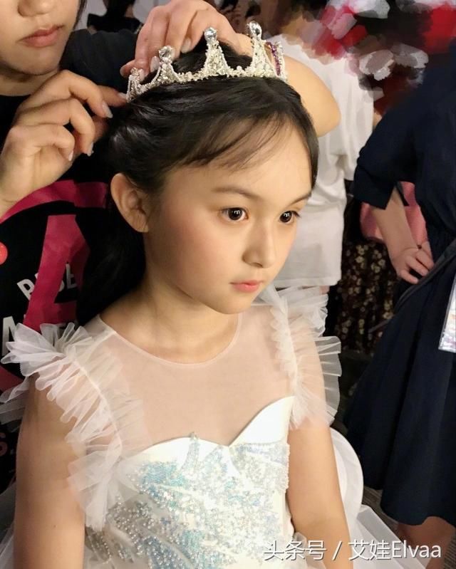 两个孩子的妈妈，36岁的孙俪穿露背裙美若天仙，这身材真羡慕邓超