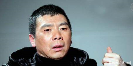 冯小刚被曝机场发飙怼女服务员，看了真正的原因，网友对不起