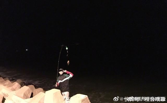 『分享』「TFBOYS」「分享」200324论王源的自拍和他拍,同一个剪刀手不同的感觉