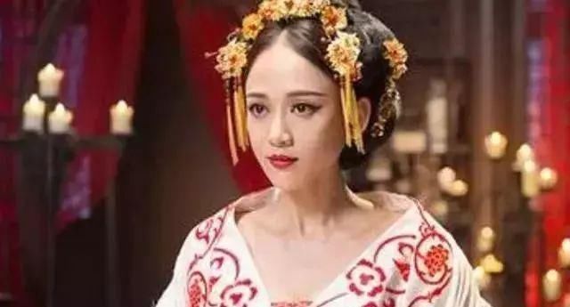 『人生转折点』心理测验假如你是皇后,你会选哪种发型测试你人生的转折点