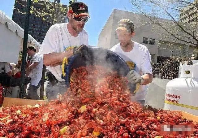 世界杯期间外国人的小龙虾火爆了?网友表示:还