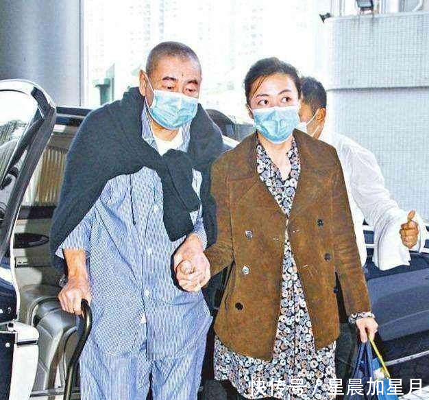 看了香港女首富甘比的搭配功力, 才知道刘銮雄为什么独宠她一人