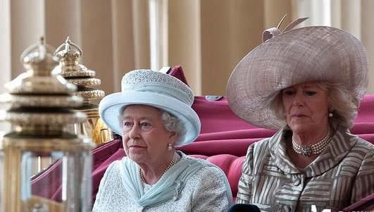凯特王妃英女王同框很开心,梅根喜感十足,只有卡米拉同框很尴尬