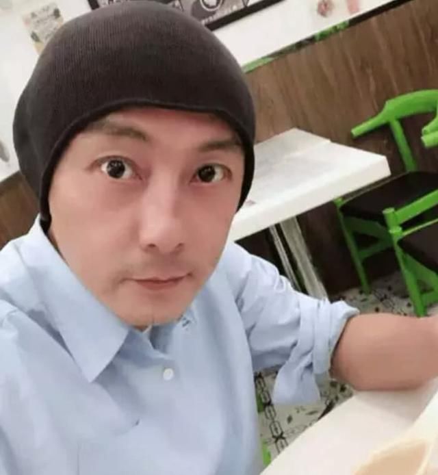 娱乐圈又一位明星吸毒？张卫健深夜回应，一张照片狠狠打脸谣言者