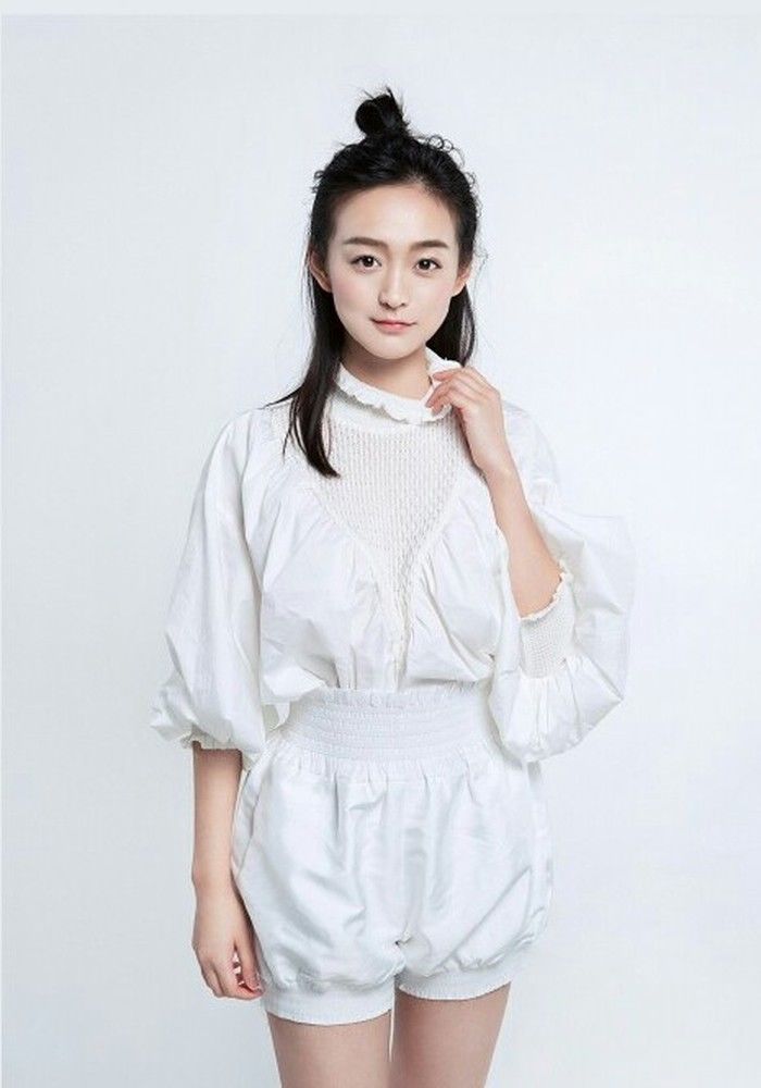 摄影达人，合格的演员，一个年轻有为的美女，网友:何泓姗!