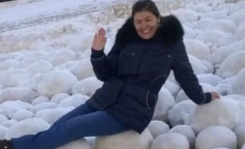芬兰海岸发现数千个稀有冰蛋，当地居民表示从未见过这样的奇观