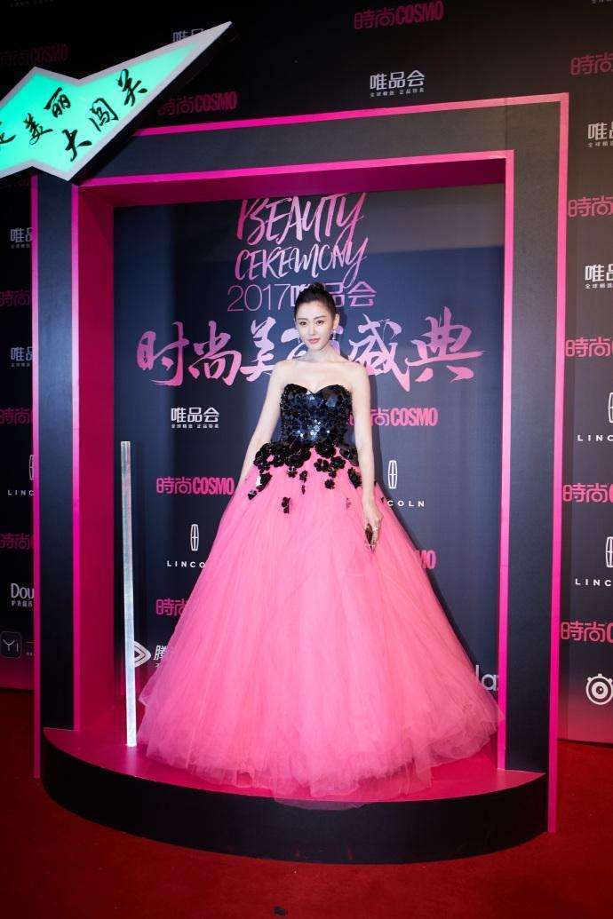 吴昕跟陈妍希俩胖同台比美, 却被一旁的张钧甯给比了下去 ?