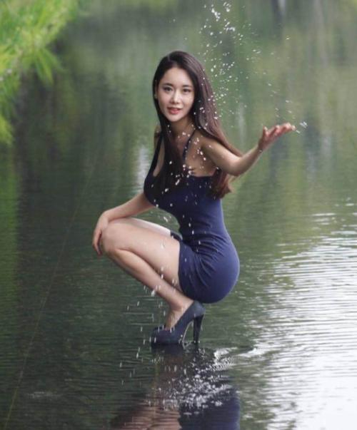 街拍紧身裙美女,一个比一个身材好