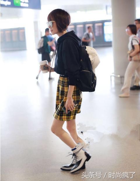 86斤的鲁豫终于长肉了!短裙+卫衣直接嫩成16,说她48了谁呢?