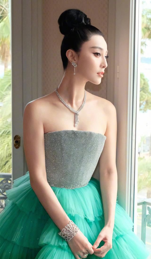 世界杯广告被剪完？范冰冰工作室总监辟谣：并未删减回头会播