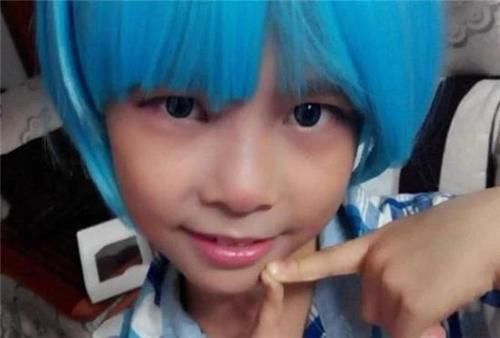  【小时】年仅15岁小女孩，出门前化妆要1小时，自称“简妆”：别人耗时更长