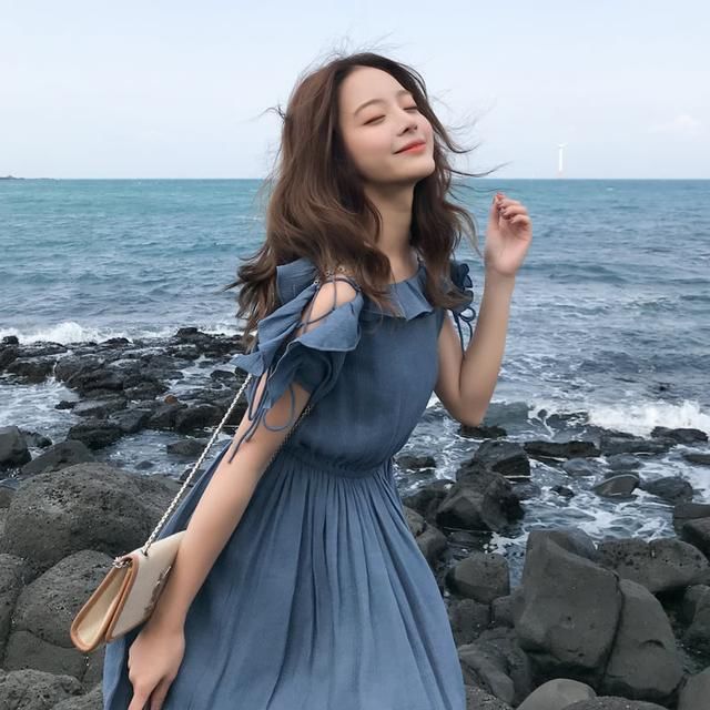 姑娘就服你！这样的优雅一字裙，都被你找到！真的很清新可爱迷人